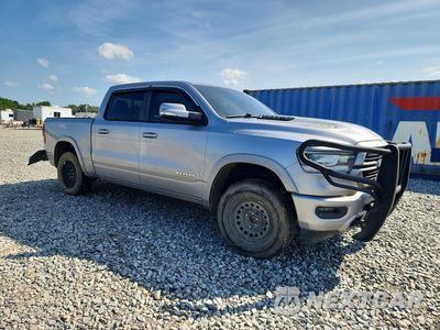 Czwarte zdjęcie samochodu z boku: 2019 RAM 1500 LARAMIE VIN:1C6SRFJT6KN807906 - miniatura