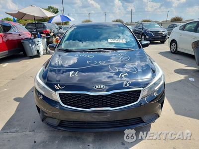 Piąte zdjęcie samochodu w środku: 2018 KIA FORTE LX VIN:3KPFK4A73JE272767 - miniatura