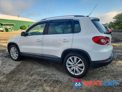 Drugie zdjęcie samochodu z przodu: 2011 VOLKSWAGEN TIGUAN S VIN:WVGBV7AX4BW514136 - miniatura