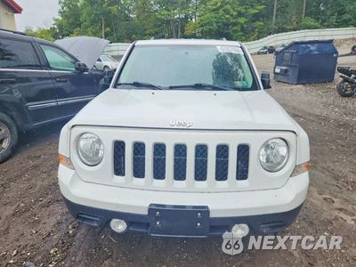 Piąte zdjęcie samochodu w środku: 2016 JEEP PATRIOT LATITUDE VIN:1C4NJRFBXGD657830 - miniatura