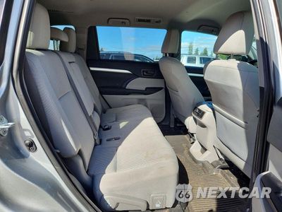 Zdjęcie 11 z 13 samochodu: 2019 TOYOTA HIGHLANDER LE VIN:5TDBZRFH9KS984832 - miniatura