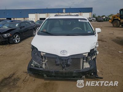 Piąte zdjęcie samochodu w środku: 2013 TOYOTA SIENNA XLE 8-PASSENGER VIN:5TDYK3DC1DS330848 - miniatura