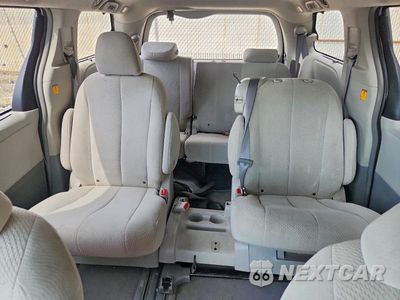 Zdjęcie 10 z 13 samochodu: 2011 TOYOTA SIENNA LE VIN:5TDKK3DCXBS040711 - miniatura