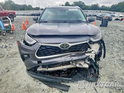 Piąte zdjęcie samochodu w środku: 2021 TOYOTA HIGHLANDER XLE VIN:5TDGZRBH9MS063676 - miniatura