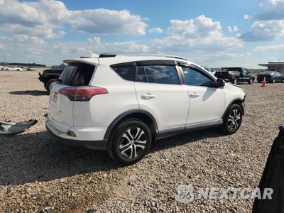 Trzecie zdjęcie samochodu z tyłu: 2018 TOYOTA RAV4 LE VIN:JTMZFREV6JJ152682 - miniatura