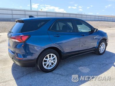 Trzecie zdjęcie samochodu z tyłu: 2022 CHEVROLET EQUINOX LS VIN:3GNAXSEV7NS235065 - miniatura