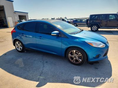 Czwarte zdjęcie samochodu z boku: 2014 FORD FOCUS SE VIN:1FADP3K24EL195500 - miniatura