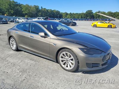 Czwarte zdjęcie samochodu z boku: 2016 TESLA MODEL S VIN:5YJSA1E25GF134083 - miniatura