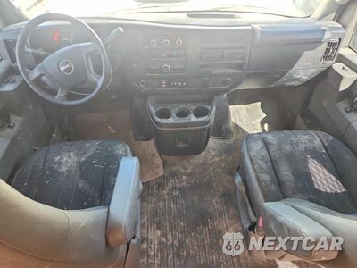 Zdjęcie 8 z 13 samochodu: 2020 GMC SAVANA G2500 VIN:1GTW7AFG1L1222383 - miniatura