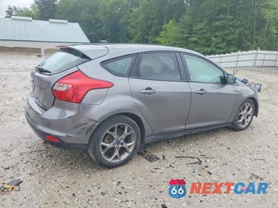 Trzecie zdjęcie samochodu z tyłu: 2013 FORD FOCUS SE VIN:1FADP3K25DL120383 - miniatura