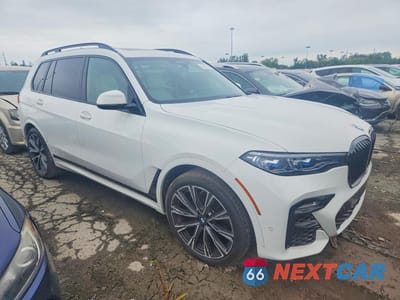 Czwarte zdjęcie samochodu z boku: 2020 BMW X7 M50I VIN:5UXCX6C01LLE35590 - miniatura