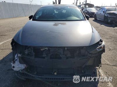 Piąte zdjęcie samochodu w środku: 2019 MAZDA 3 PREFERRED PLUS VIN:JM1BPALM5K1110080 - miniatura