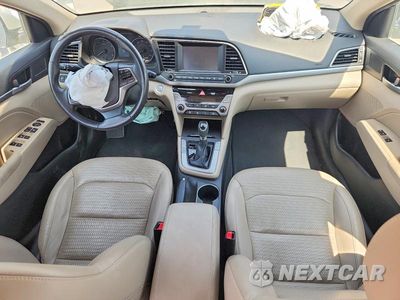 Zdjęcie 8 z 12 samochodu: 2017 HYUNDAI ELANTRA LIMITED VIN:KMHD84LF1HU339271 - miniatura