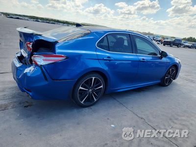 Trzecie zdjęcie samochodu z tyłu: 2018 TOYOTA CAMRY XSE V6 VIN:4T1BZ1HK6JU019572 - miniatura