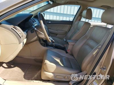 Zdjęcie 7 z 12 samochodu: 2004 HONDA ACCORD EX VIN:1HGCM56844A050784 - miniatura