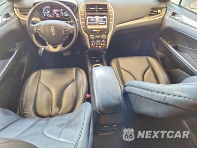 Zdjęcie 8 z 13 samochodu: 2019 LINCOLN MKC VIN:5LMCJ1C94KUL52285 - miniatura