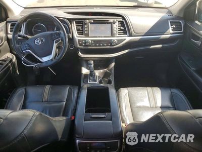 Zdjęcie 8 z 13 samochodu: 2017 TOYOTA HIGHLANDER SE VIN:5TDJZRFH0HS517027 - miniatura
