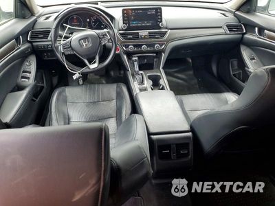 Zdjęcie 8 z 13 samochodu: 2018 HONDA ACCORD TOURING VIN:1HGCV1F95JA070827 - miniatura