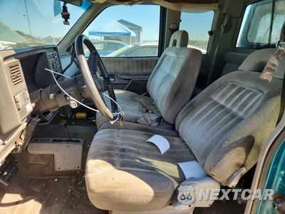 Zdjęcie 7 z 12 samochodu: 1994 CHEVROLET GMT-400 K2500 VIN:2GCFK29K8R1295421 - miniatura