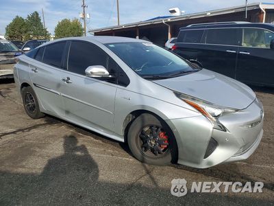 Czwarte zdjęcie samochodu z boku: 2017 TOYOTA PRIUS THREE VIN:JTDKARFU8H3045508 - miniatura