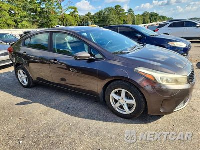 Czwarte zdjęcie samochodu z boku: 2017 KIA FORTE LX VIN:3KPFL4A79HE152981 - miniatura