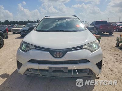 Piąte zdjęcie samochodu w środku: 2017 TOYOTA RAV4 LE VIN:JTMZFREV1HJ704647 - miniatura
