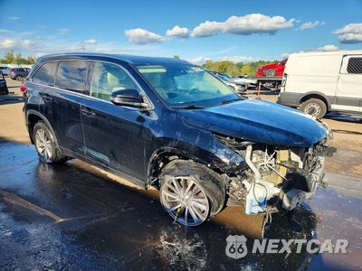 Czwarte zdjęcie samochodu z boku: 2018 TOYOTA HIGHLANDER XLE VIN:5TDJZRFH0JS557792 - miniatura