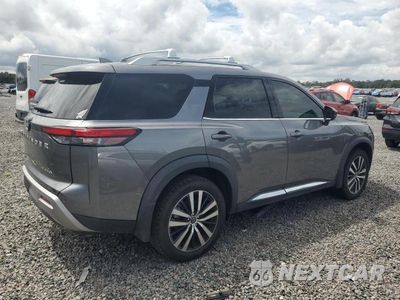 Trzecie zdjęcie samochodu z tyłu: 2024 NISSAN PATHFINDER PLATINUM VIN:5N1DR3DG2RC250928 - miniatura