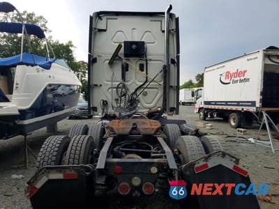 Zdjęcie 6 z 14 samochodu: 2015 FREIGHTLINER CASCADIA SEMI TRUCK VIN:1FUJGLD58FLFY2231 - miniatura