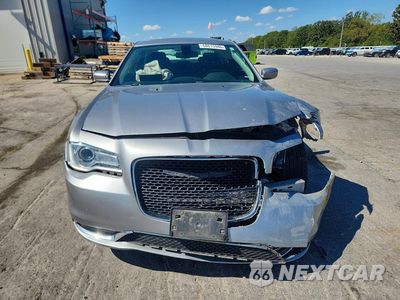 Piąte zdjęcie samochodu w środku: 2016 CHRYSLER 300 LIMITED VIN:2C3CCARGXGH142411 - miniatura