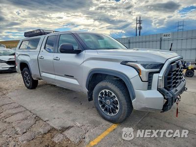 Czwarte zdjęcie samochodu z boku: 2024 TOYOTA TUNDRA SR5 VIN:5TFLA5DA2RX183724 - miniatura