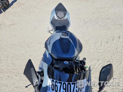 Piąte zdjęcie samochodu w środku: 2025 KAWASAKI ZX K VIN:JKBZXJK17SA009490 - miniatura