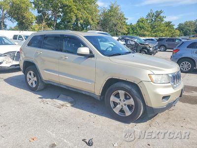 Czwarte zdjęcie samochodu z boku: 2011 JEEP GRAND CHEROKEE LAREDO VIN:1J4RR4GGXBC721901 - miniatura
