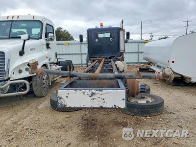 Zdjęcie 6 z 13 samochodu: 1999 FREIGHTLINER CONVENTIONAL FLD112 TANK TRUCK VIN:1FUY3EDB4XLB43105 - miniatura