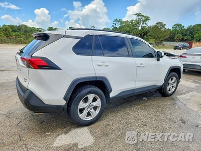 Trzecie zdjęcie samochodu z tyłu: 2019 TOYOTA RAV4 XLE VIN:2T3P1RFV3KW036864 - miniatura