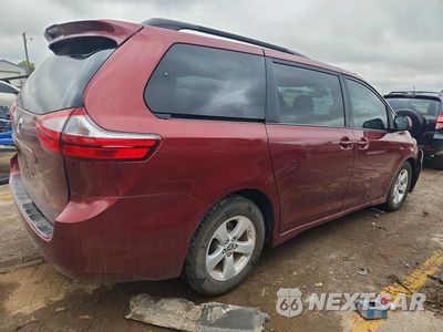 Trzecie zdjęcie samochodu z tyłu: 2018 TOYOTA SIENNA LE VIN:5TDKZ3DC6JS942234 - miniatura