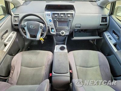 Zdjęcie 8 z 12 samochodu: 2012 TOYOTA PRIUS V THREE VIN:JTDZN3EU2C3136462 - miniatura