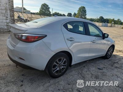 Trzecie zdjęcie samochodu z tyłu: 2019 TOYOTA YARIS LE VIN:3MYDLBYV9KY518963 - miniatura