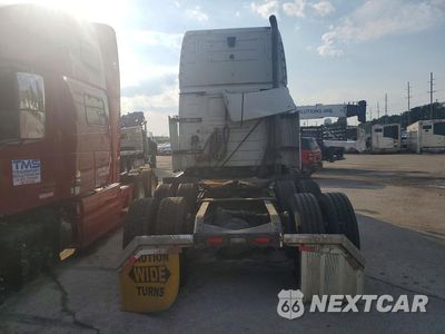 Zdjęcie 6 z 11 samochodu: 2016 VOLVO VNL SEMI TRUCK VIN:4V4NC9EH4GN956387 - miniatura