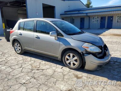 Czwarte zdjęcie samochodu z boku: 2012 NISSAN VERSA 1.8 S VIN:3N1BC1CP8CK804383 - miniatura
