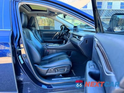 Piąte zdjęcie samochodu w środku: 2022 LEXUS RX 450H L LUXURY VIN:JTJJGKFA0N2027588 - miniatura