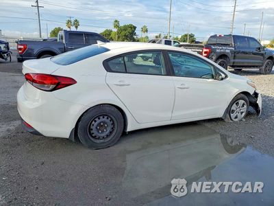 Trzecie zdjęcie samochodu z tyłu: 2017 KIA FORTE LX VIN:3KPFK4A71HE036015 - miniatura
