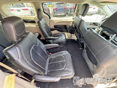 Zdjęcie 6 z 10 samochodu: 2019 CHRYSLER PACIFICA TOURING L VIN:2C4RC1BG9KR554080 - miniatura