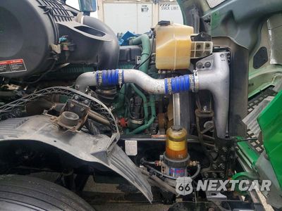 Zdjęcie 11 z 14 samochodu: 2018 VOLVO VNL SEMI TRUCK VIN:4V4NC9EH9JN895433 - miniatura