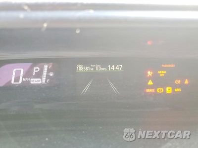 Zdjęcie 9 z 12 samochodu: 2017 TOYOTA PRIUS C TWO VIN:JTDKDTB33H1593901 - miniatura
