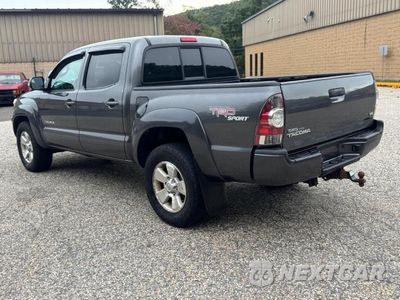 Trzecie zdjęcie samochodu z tyłu: 2013 TOYOTA TACOMA V6 VIN:3TMLU4EN9DM113932 - miniatura