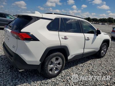 Trzecie zdjęcie samochodu z tyłu: 2025 TOYOTA RAV4 HYBRID XLE VIN:JTMRWRFVXSD299666 - miniatura