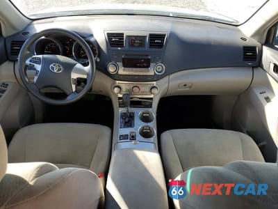 Zdjęcie 8 z 13 samochodu: 2012 TOYOTA HIGHLANDER BASE VIN:5TDBK3EH3CS159521 - miniatura
