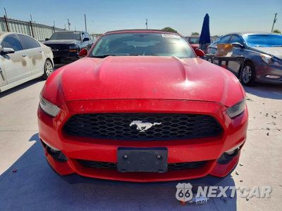 Piąte zdjęcie samochodu w środku: 2017 FORD MUSTANG VIN:1FATP8UH4H5342286 - miniatura