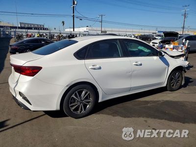 Trzecie zdjęcie samochodu z tyłu: 2023 KIA FORTE LXS VIN:3KPF24AD8PE668496 - miniatura